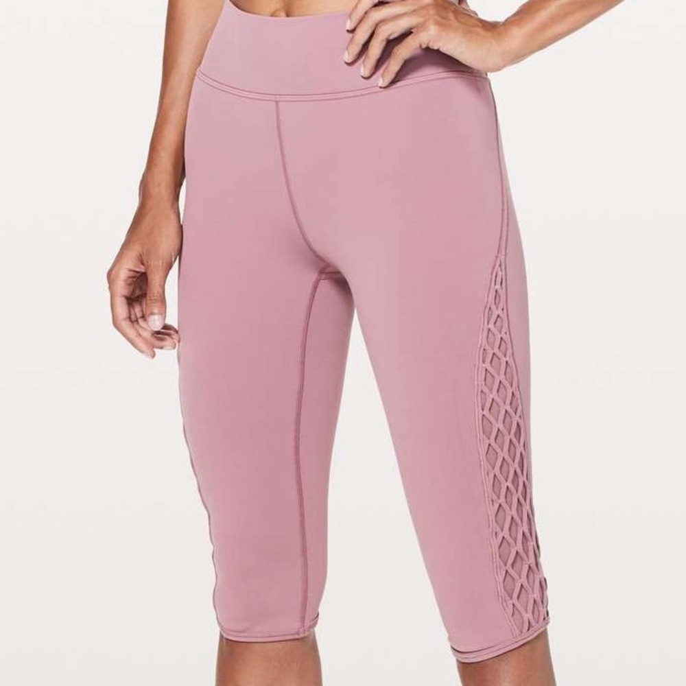 NWT Lululemon Love Knot Crop *15" Figue Pink Size 2 Hot Yoga Pantss